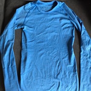 Size 4 Lululemon longsleeve